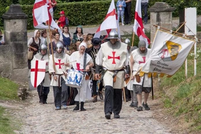 普图伊城堡日-1
