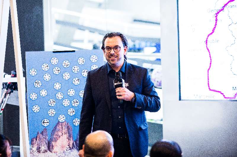 冬奥滑雪热 滑雪制造商沪上开业室内滑雪体验中心