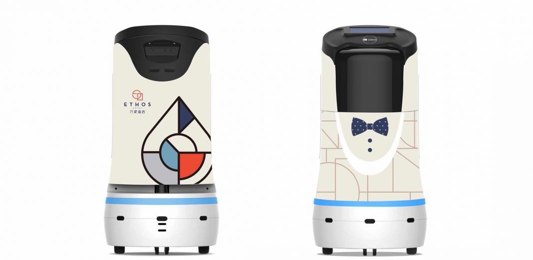 世茂酒店携手云迹科 开发服务机器人投入酒店运营