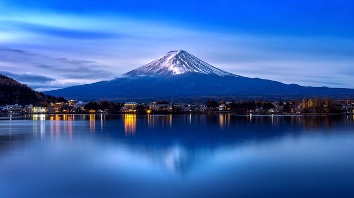Fuji mountain and Kawaguchiko lake in morning, Autumn seasons Fu