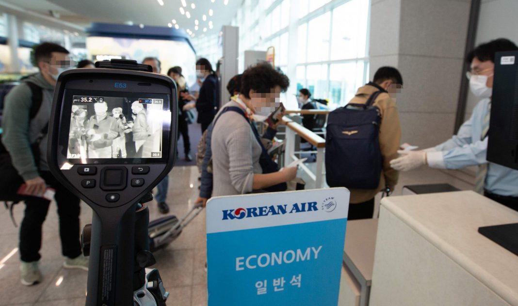 大韩航空对从仁川机场出发的国际航线旅客进行体温检测