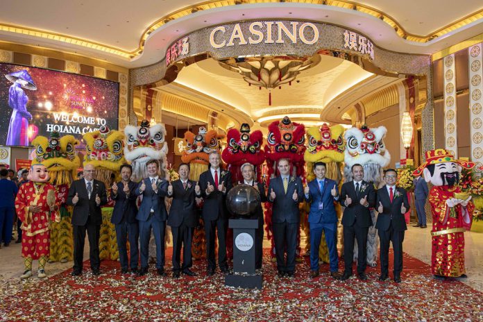 75047-01The_preview_ceremony_was_hosted_by_Mr_Don_Lam_Chairman_of_HOIANA_and_Mr_Steve_Wolstenholme_Chief_Executive_Officer_of_HOIANA