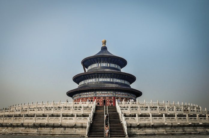 photo-1584872589930-e99fe5bf4408