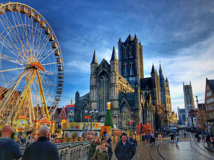 photo-1547057951-61fcf322bb1e