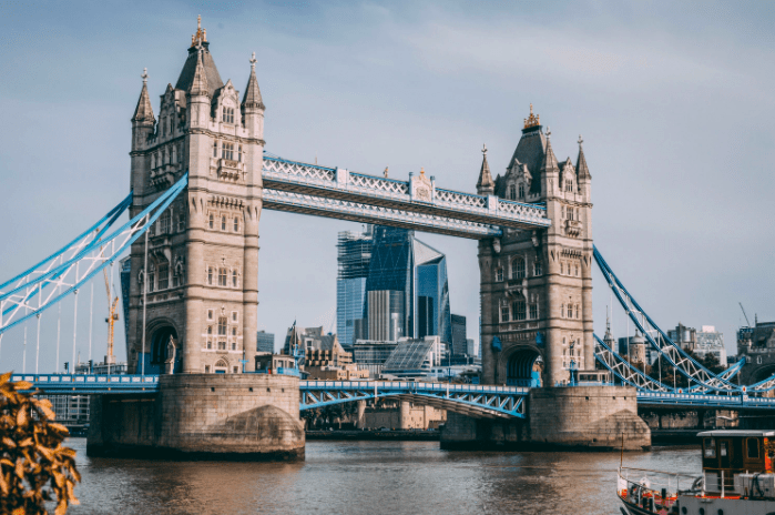 英国更新入境政策 承认中国疫苗