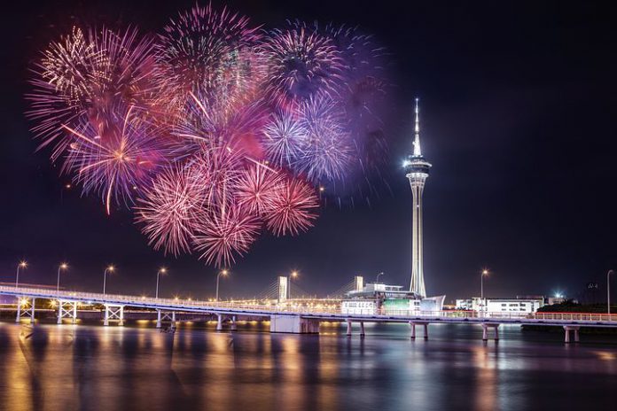 fireworks-1415532__480