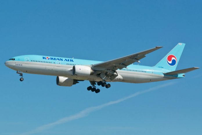 Korean Air 777-200ER HL7598 on close final, Toronto-Pearson Airport