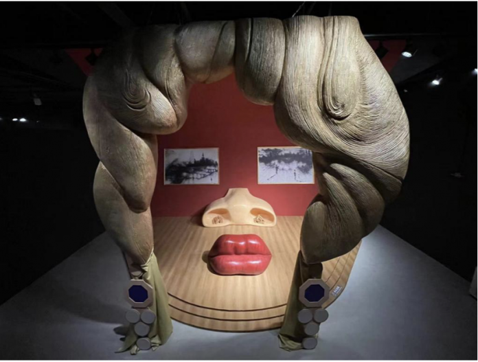 在贵阳的达利艺术特展上也可以打卡这张有趣的“女明星脸” ©贵阳国际时尚发布中心