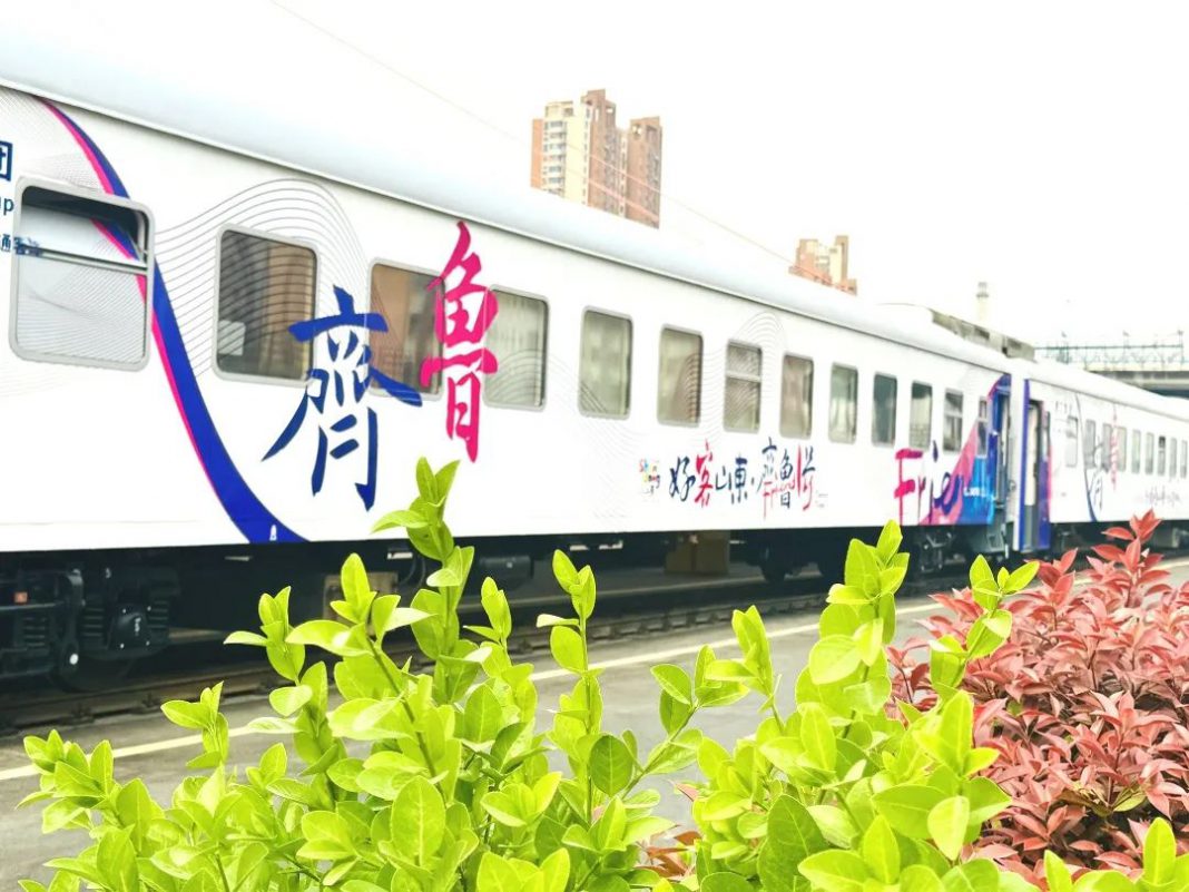 山东绿皮火车变身新型旅游列车