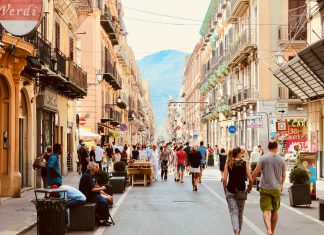 从“买买买”到“值不值” 中国出境消费体验与价值成新焦点