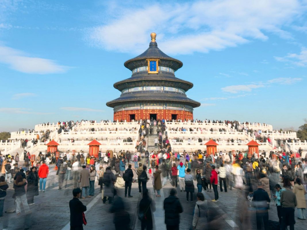 前10月北京接待游客突破3亿人次 旅游消费超6000亿元