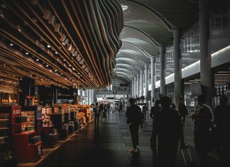 从冲动到精明:旅游零售如何赢回中国出境游客?