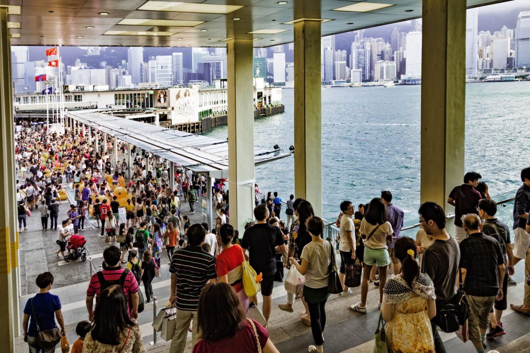 9月访港旅客逾403万人次 同比升22%